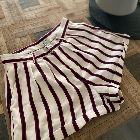 Forever 21 Shorts - Picture 2 of 3